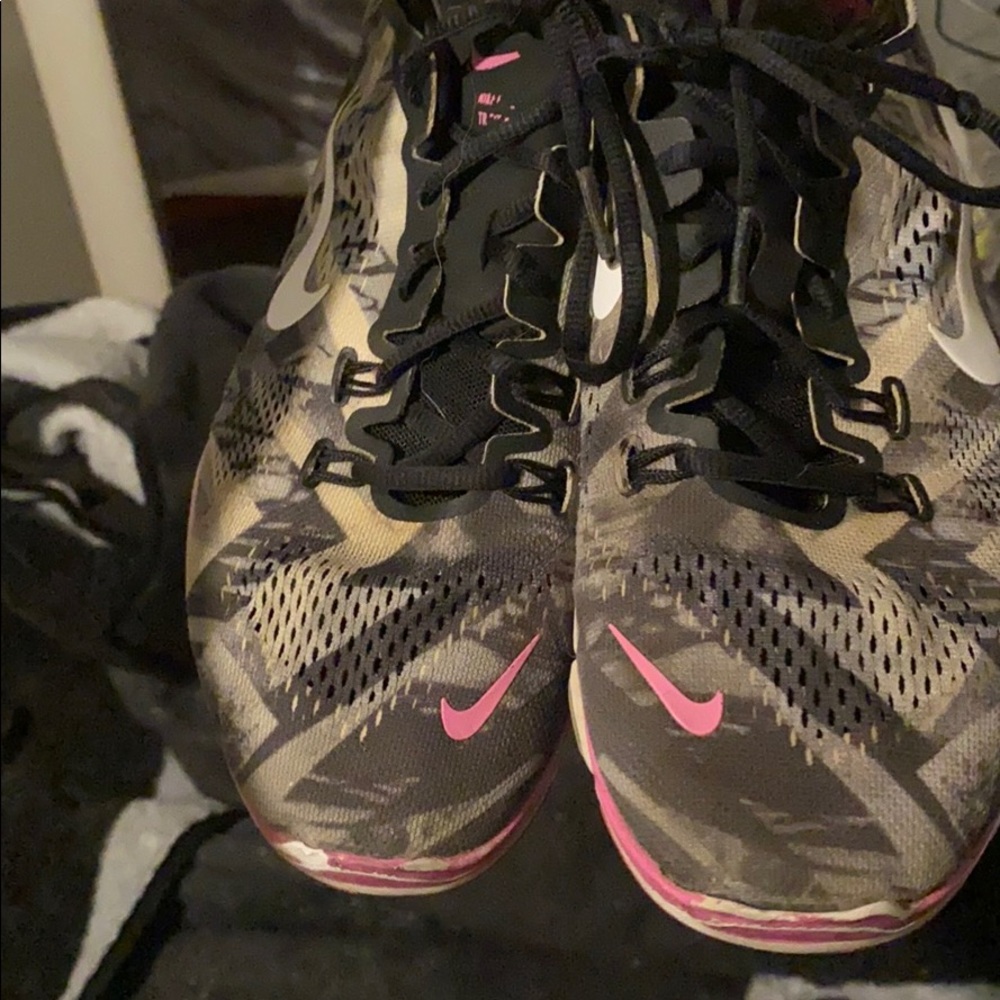 Nike - Picture 3 of 3